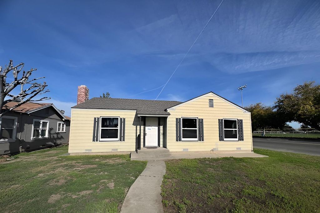 Image 1 of property listing at 397 Hoover Street, Coalinga, CA 93210