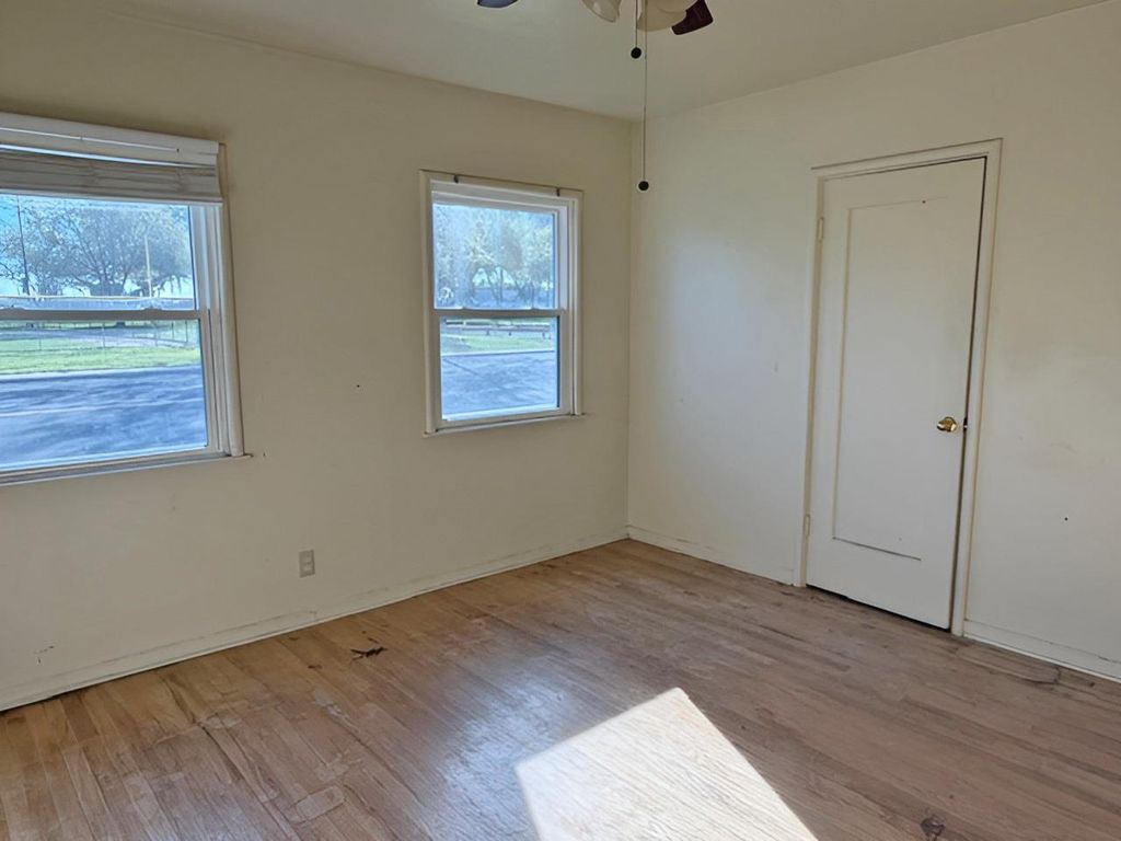 Image 11 of property listing at 397 Hoover Street, Coalinga, CA 93210