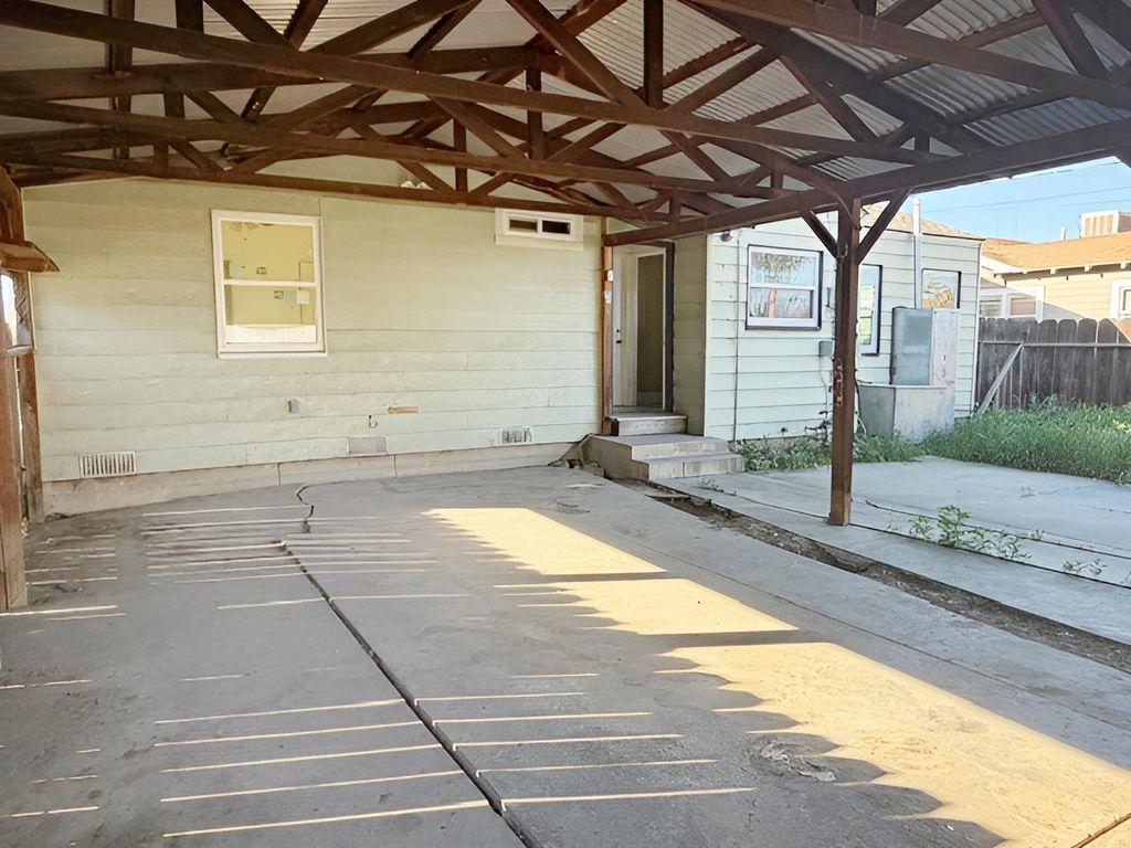 Image 16 of property listing at 397 Hoover Street, Coalinga, CA 93210