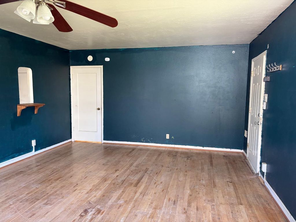 Image 4 of property listing at 397 Hoover Street, Coalinga, CA 93210