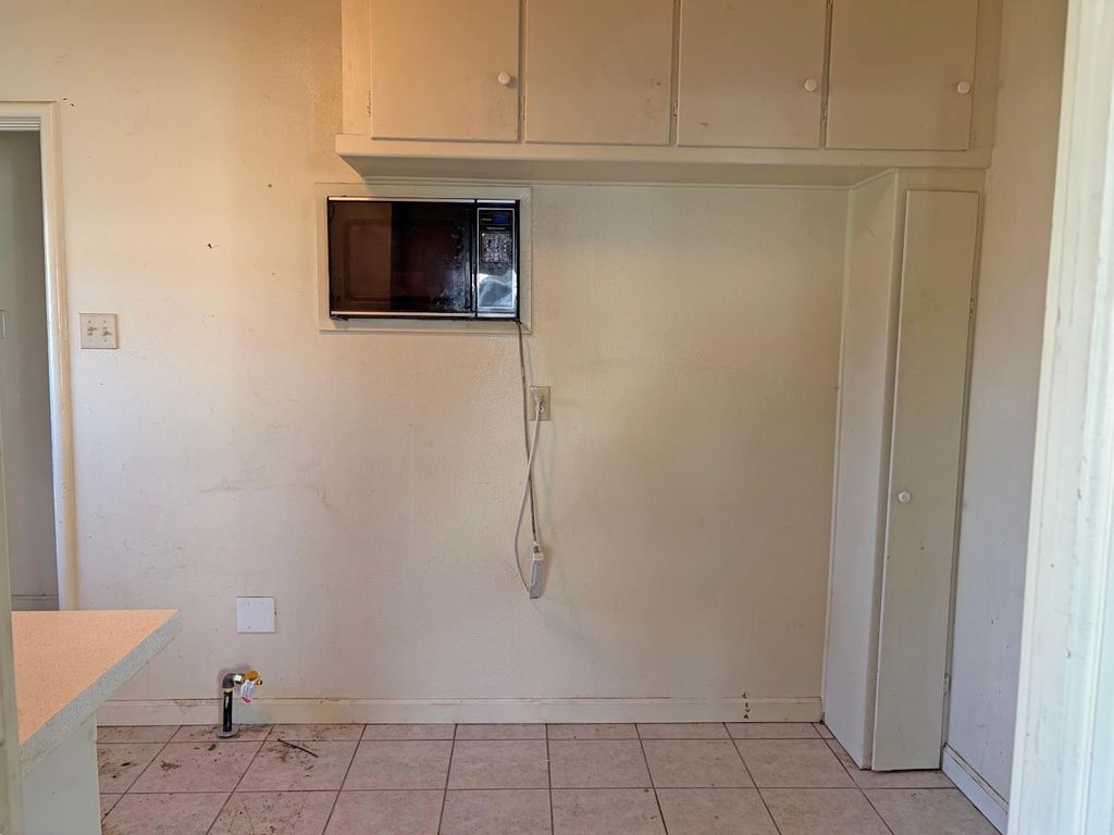 Image 8 of property listing at 397 Hoover Street, Coalinga, CA 93210