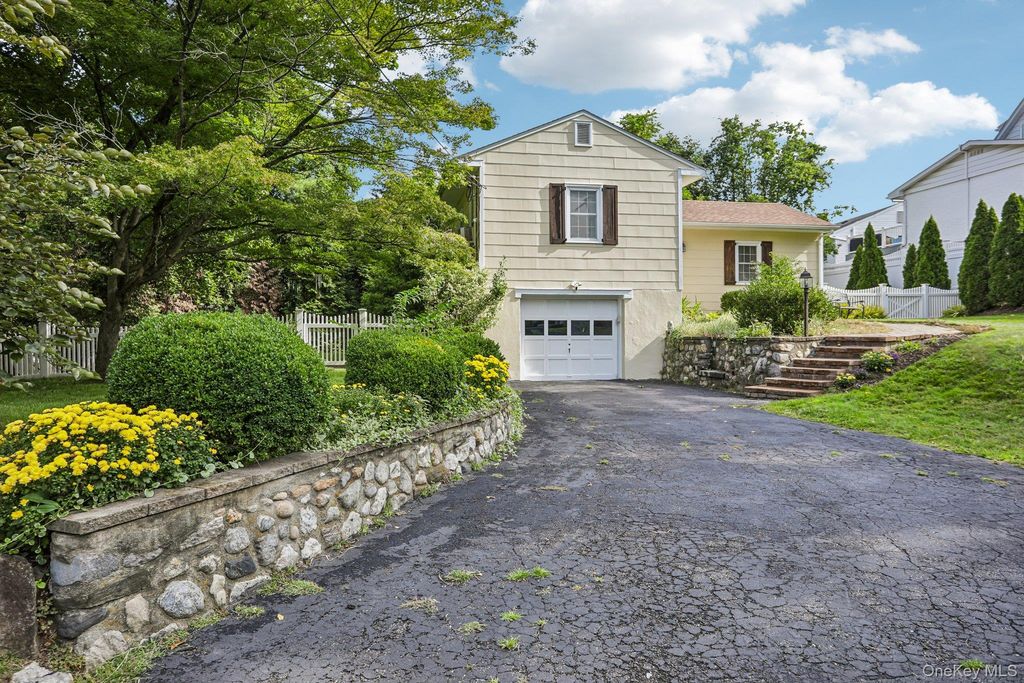 1 Brentwood Drive, Pleasantville, NY 10570 — photo 2