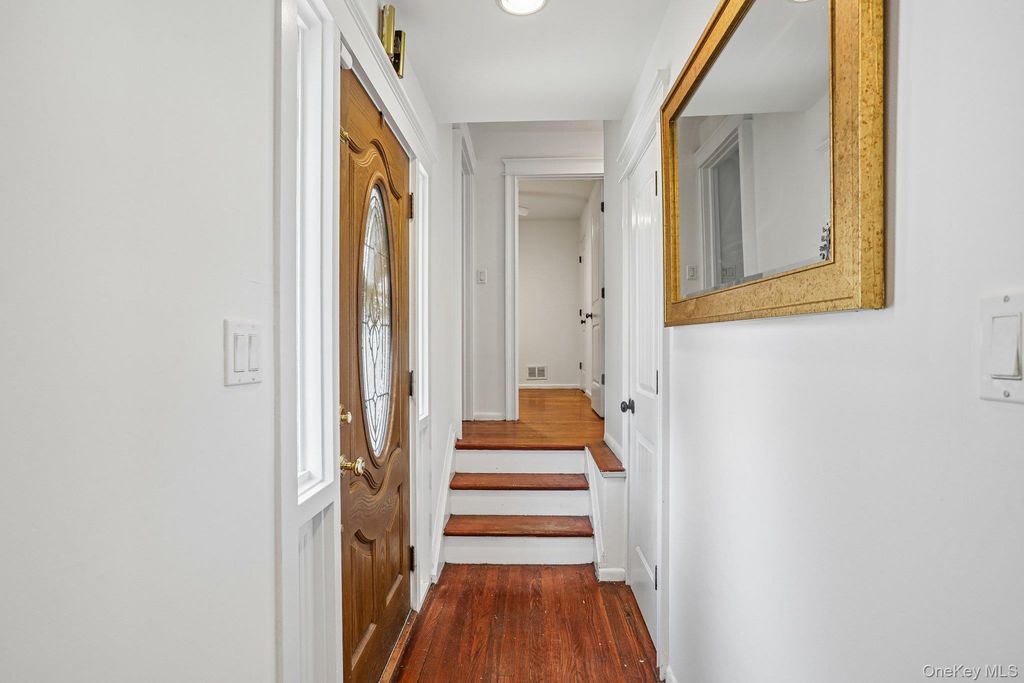 1 Brentwood Drive, Pleasantville, NY 10570 — photo 4