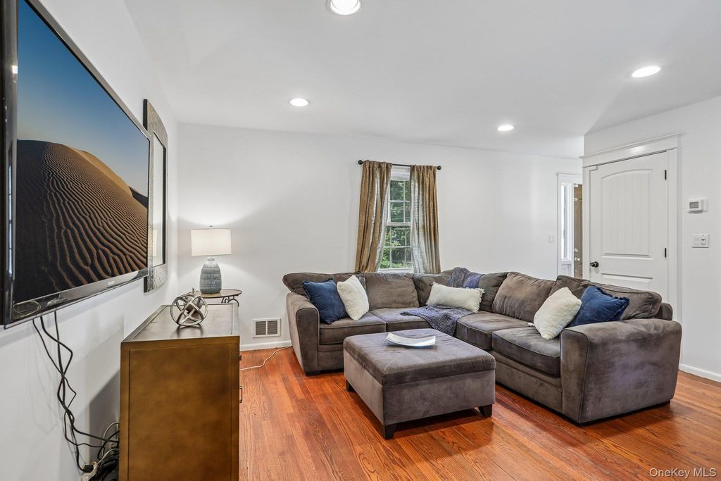 1 Brentwood Drive, Pleasantville, NY 10570 — photo 5