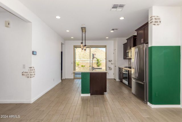 33948 N BEEBLOSSOM Trail, San Tan Valley, AZ 85144