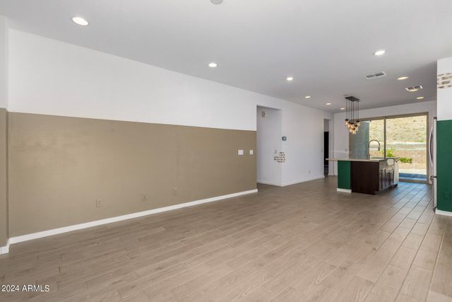 33948 N BEEBLOSSOM Trail, San Tan Valley, AZ 85144