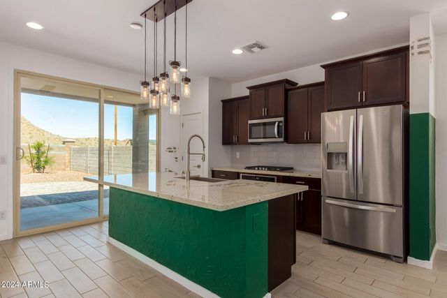 33948 N BEEBLOSSOM Trail, San Tan Valley, AZ 85144