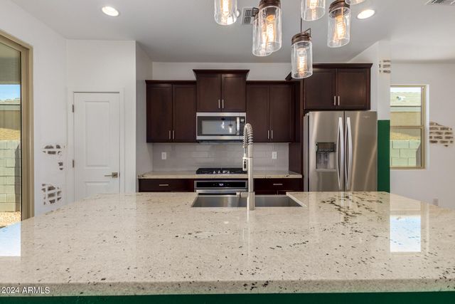 33948 N BEEBLOSSOM Trail, San Tan Valley, AZ 85144