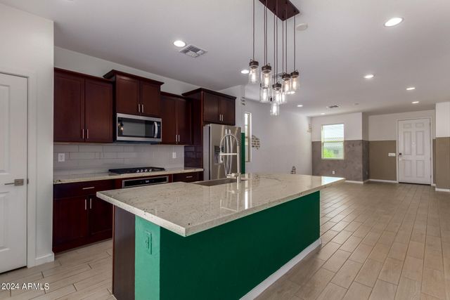 33948 N BEEBLOSSOM Trail, San Tan Valley, AZ 85144