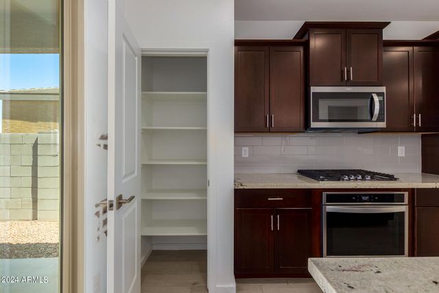 33948 N BEEBLOSSOM Trail, San Tan Valley, AZ 85144