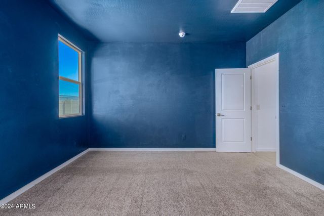 33948 N BEEBLOSSOM Trail, San Tan Valley, AZ 85144