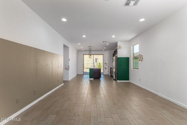 33948 N BEEBLOSSOM Trail, San Tan Valley, AZ 85144