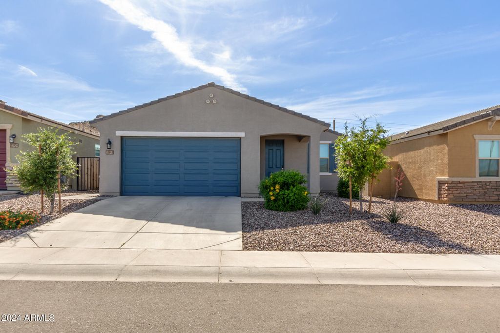 33948 N BEEBLOSSOM Trail, San Tan Valley, AZ 85144