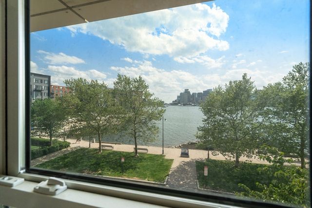 113 Sumner St 32, Boston, MA 02128