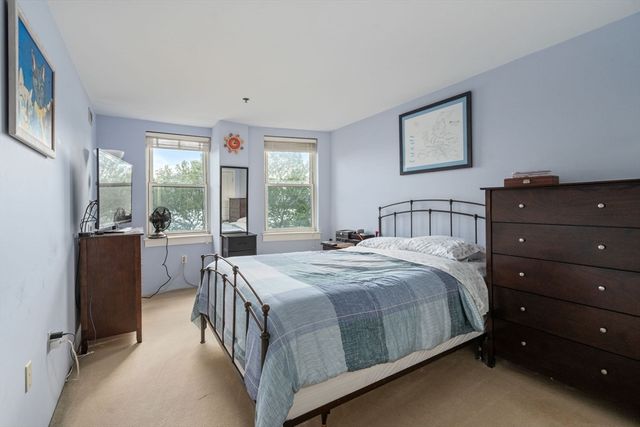 113 Sumner St 32, Boston, MA 02128