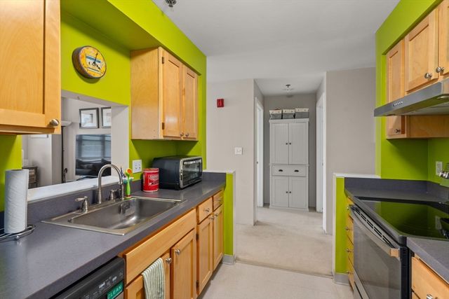 113 Sumner St 32, Boston, MA 02128