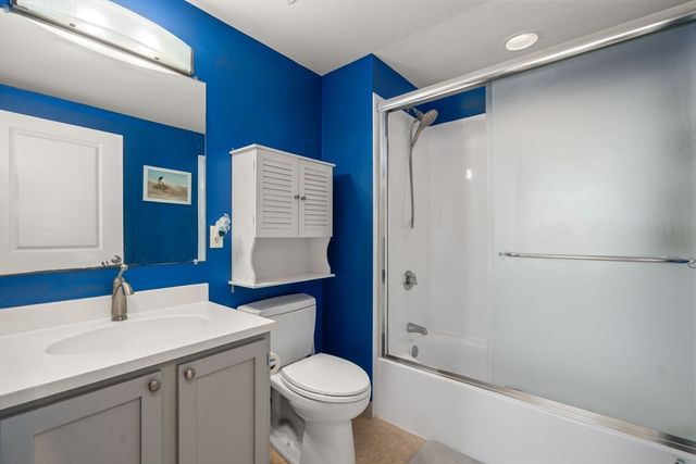 113 Sumner St 32, Boston, MA 02128