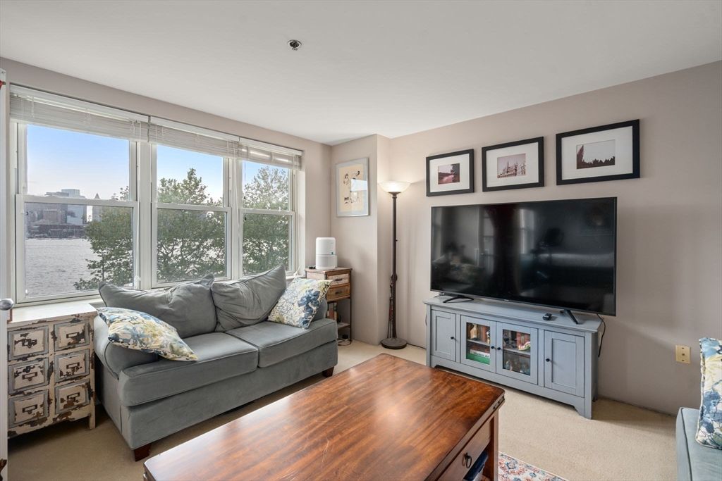 113 Sumner St 32, Boston, MA 02128