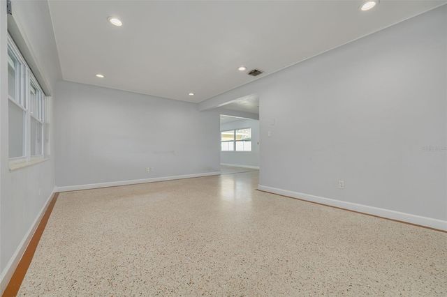2001 41ST STREET N, St Petersburg, FL 33713