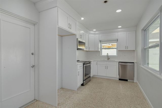 2001 41ST STREET N, St Petersburg, FL 33713