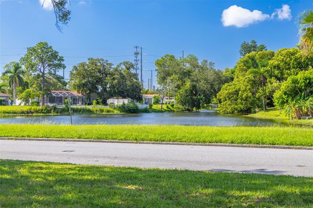 2001 41ST STREET N, St Petersburg, FL 33713