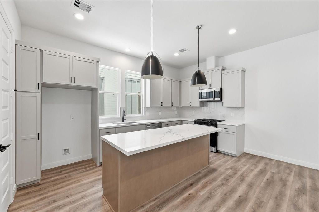 4832 Pinemont Drive, Houston, TX 77092