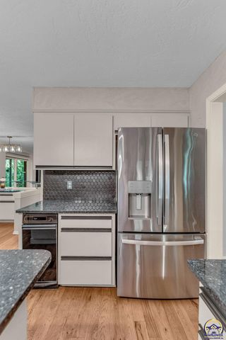 3500 SW Birchwood DR, Topeka, KS 66614