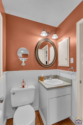 3500 SW Birchwood DR, Topeka, KS 66614
