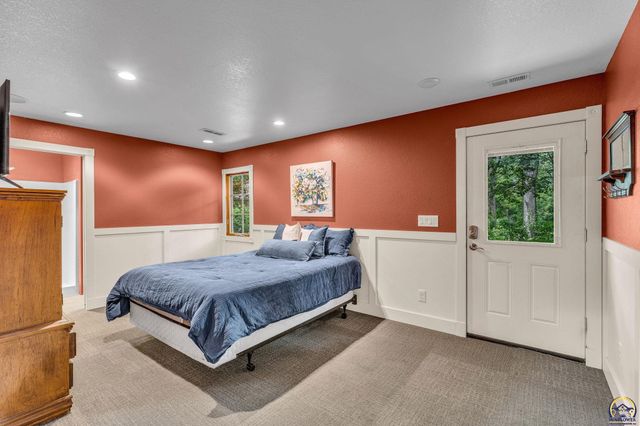 3500 SW Birchwood DR, Topeka, KS 66614