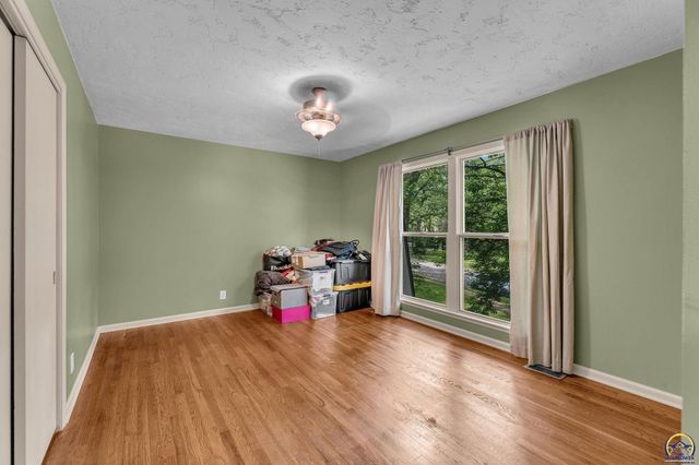 3500 SW Birchwood DR, Topeka, KS 66614