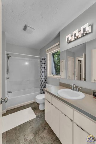 3500 SW Birchwood DR, Topeka, KS 66614