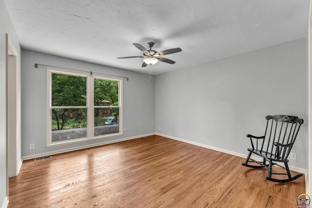 3500 SW Birchwood DR, Topeka, KS 66614