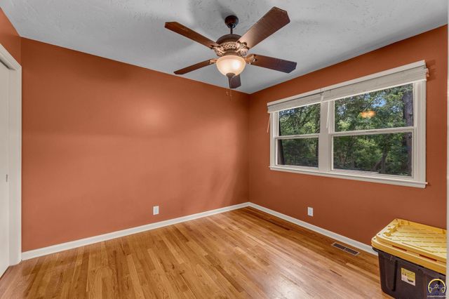 3500 SW Birchwood DR, Topeka, KS 66614