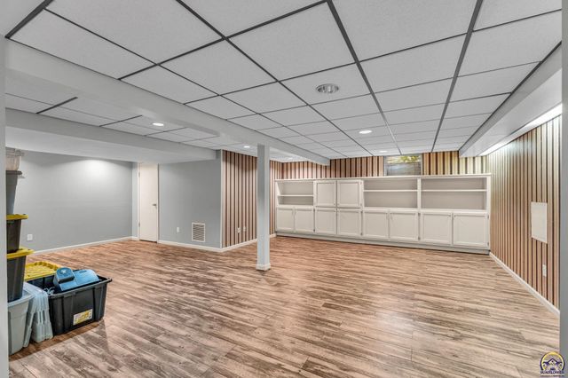 3500 SW Birchwood DR, Topeka, KS 66614