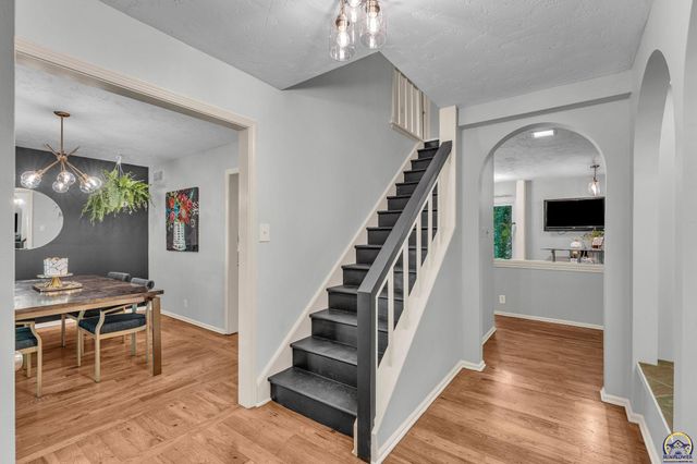 3500 SW Birchwood DR, Topeka, KS 66614