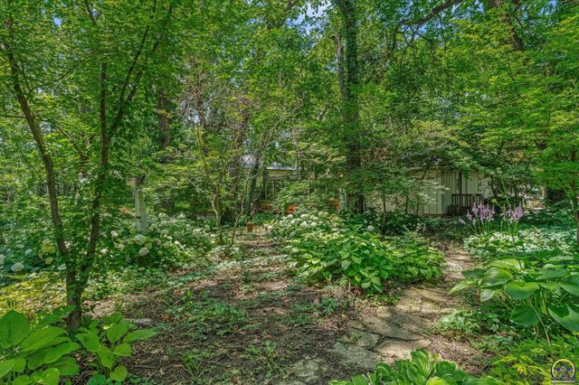 3500 SW Birchwood DR, Topeka, KS 66614