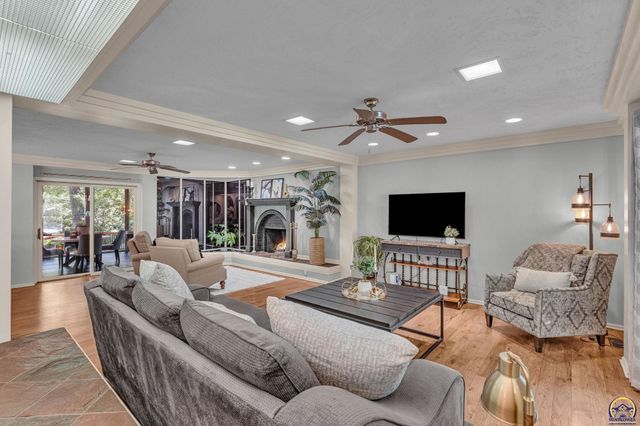 3500 SW Birchwood DR, Topeka, KS 66614
