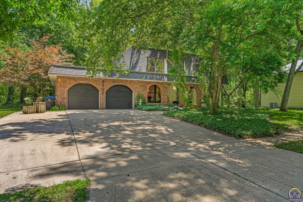 3500 SW Birchwood DR, Topeka, KS 66614