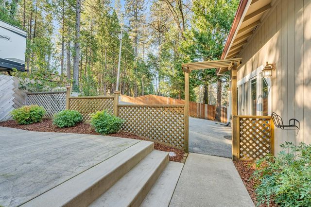 10092 Smith Rd, Grass Valley, CA 95949