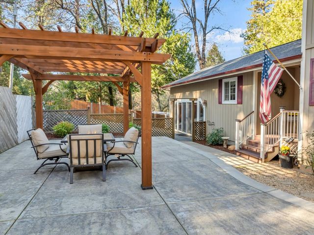 10092 Smith Rd, Grass Valley, CA 95949