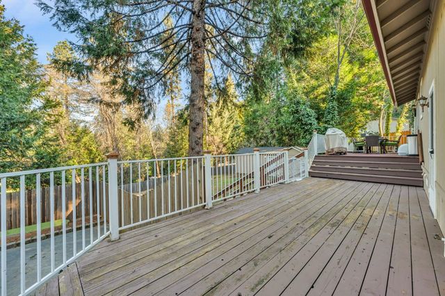 10092 Smith Rd, Grass Valley, CA 95949