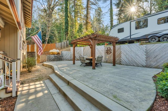 10092 Smith Rd, Grass Valley, CA 95949
