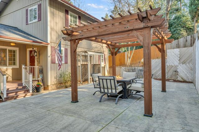 10092 Smith Rd, Grass Valley, CA 95949