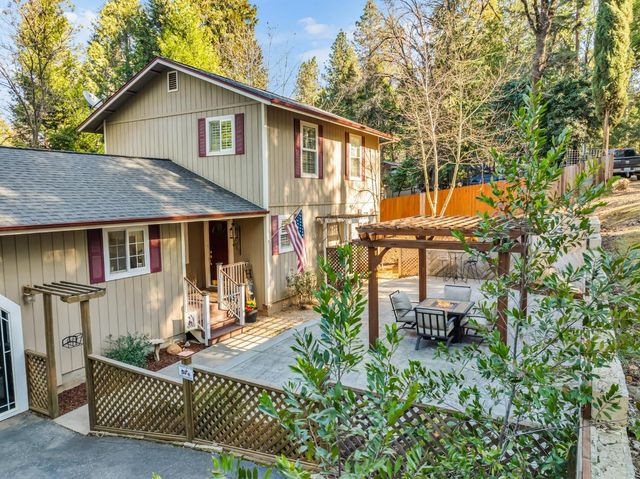 10092 Smith Rd, Grass Valley, CA 95949