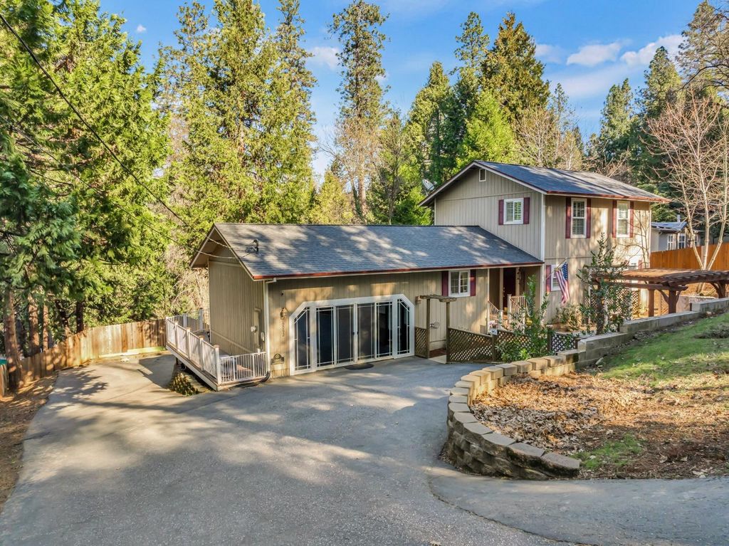 10092 Smith Rd, Grass Valley, CA 95949