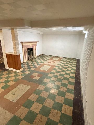 21128 Erben Street, Saint Clair Shores, MI 48081