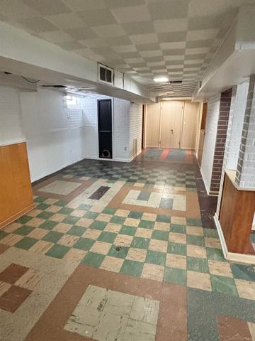 21128 Erben Street, Saint Clair Shores, MI 48081