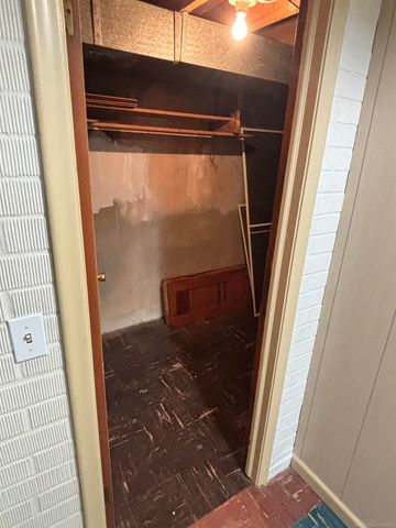 21128 Erben Street, Saint Clair Shores, MI 48081