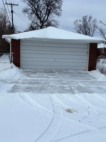 21128 Erben Street, Saint Clair Shores, MI 48081