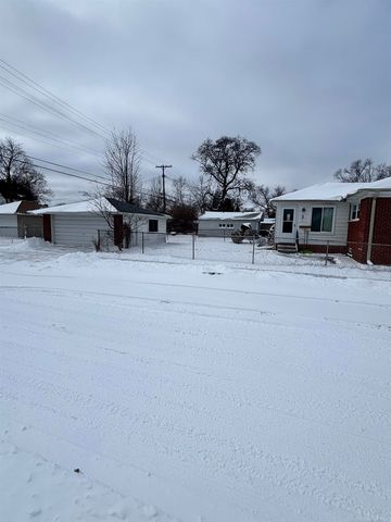 21128 Erben Street, Saint Clair Shores, MI 48081